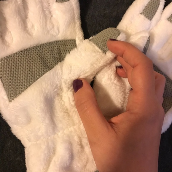 COPY - Women’s/Girl’s The North Face White NEW Gloves & Hat Warm Winter Accesso… - Picture 6 of 9